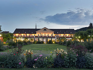 Kurpark-Hotel Bad Dürkheim bei Nacht