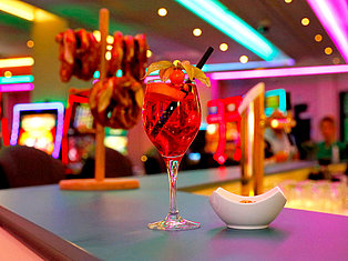 Cocktails auf der Theke in der Spielbank Bad Dürkheim