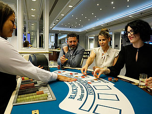 Personen spielen Black Jack