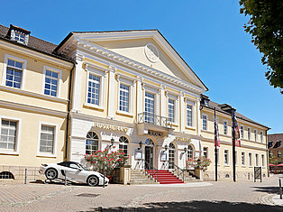 Eingang Kurpark-Hotel Bad Dürkheim